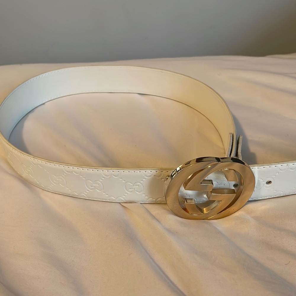 Fake white Gucci belt